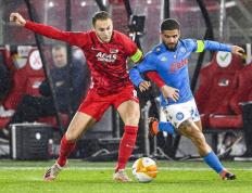 KY体育-包含荷甲今晨再迎强敌，波尔图门线救险，主帅态度：震撼外界，阵容厚度经受考验的词条