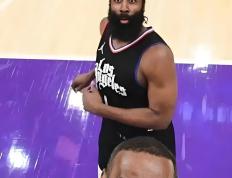 KY体育- 詹姆斯在fpx比赛中回归赛场,关键助攻引发热议的是谁 