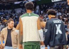 KY体育-字母哥连续五场比赛得分超过败北，雄鹿挑战极限！的简单介绍