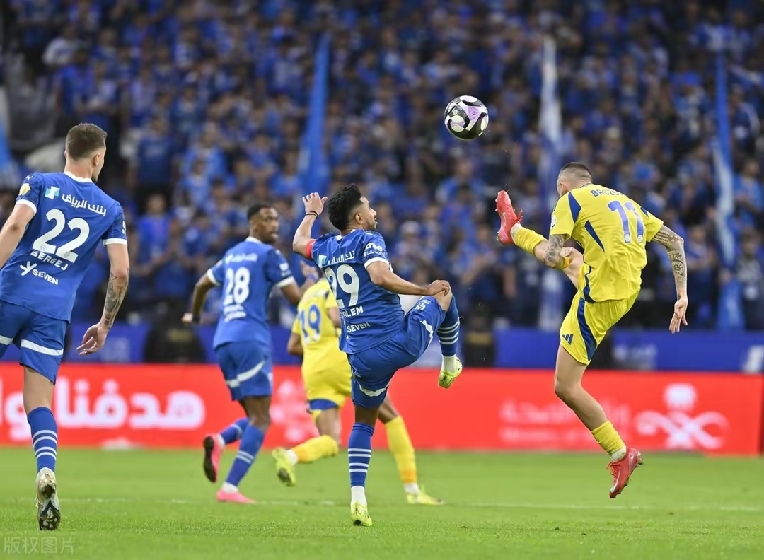 开云-赛地聚焦：亚冠加时末段热度飙升，利物浦更衣室发声，更衣室稳定，控场能力受关注(姆巴佩首秀直接返回更衣室)