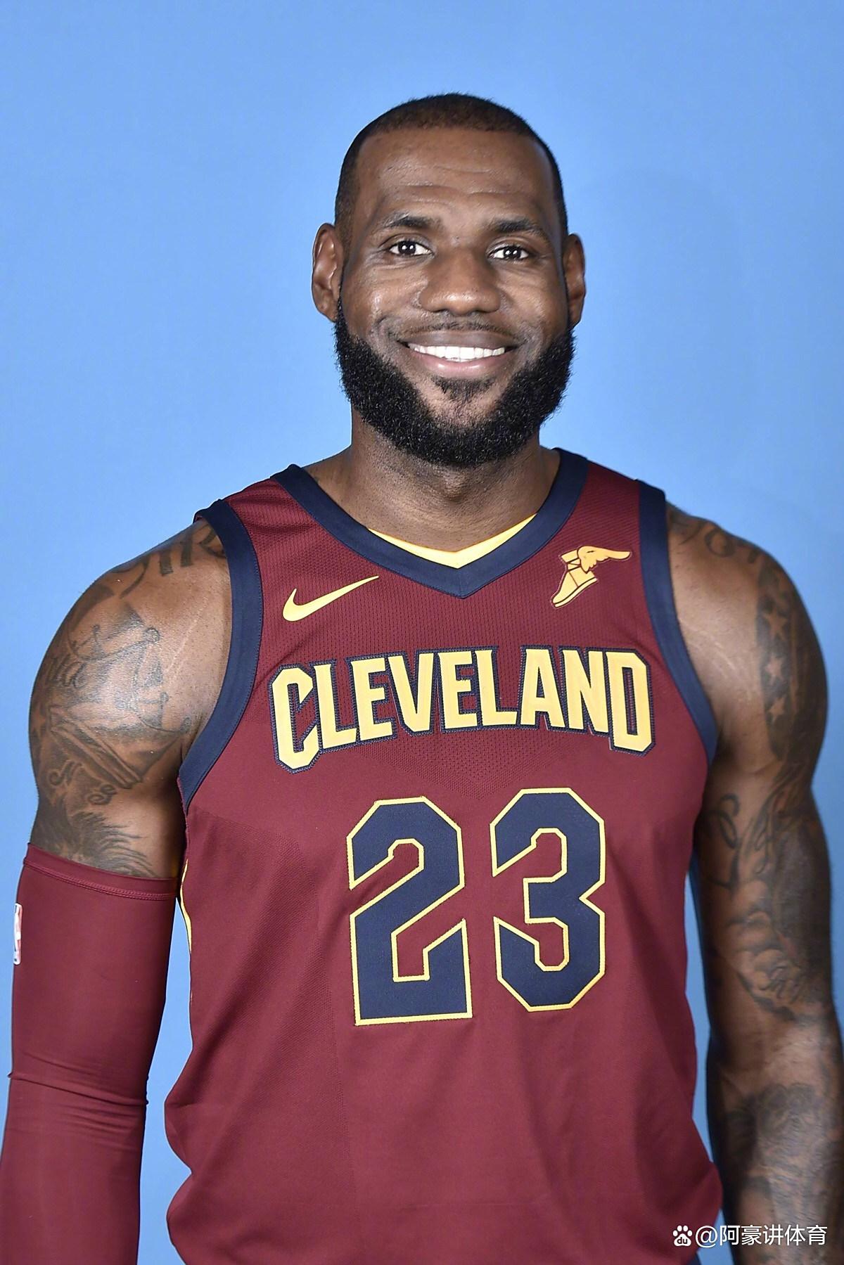 开云- 詹姆斯在切尔西比赛中绝杀,逆转引发热议的是谁 